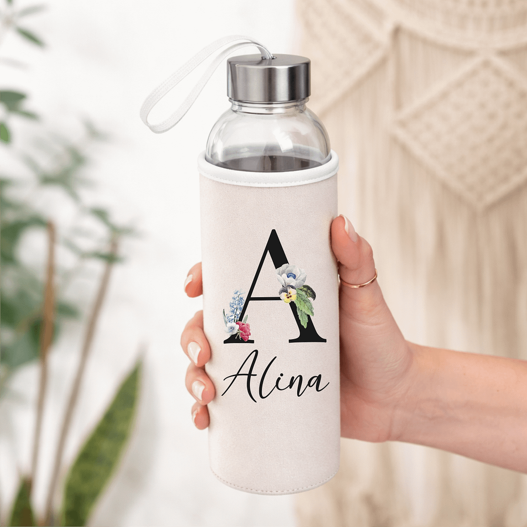Sticlă cu husă personalizată cu inițiala numelui